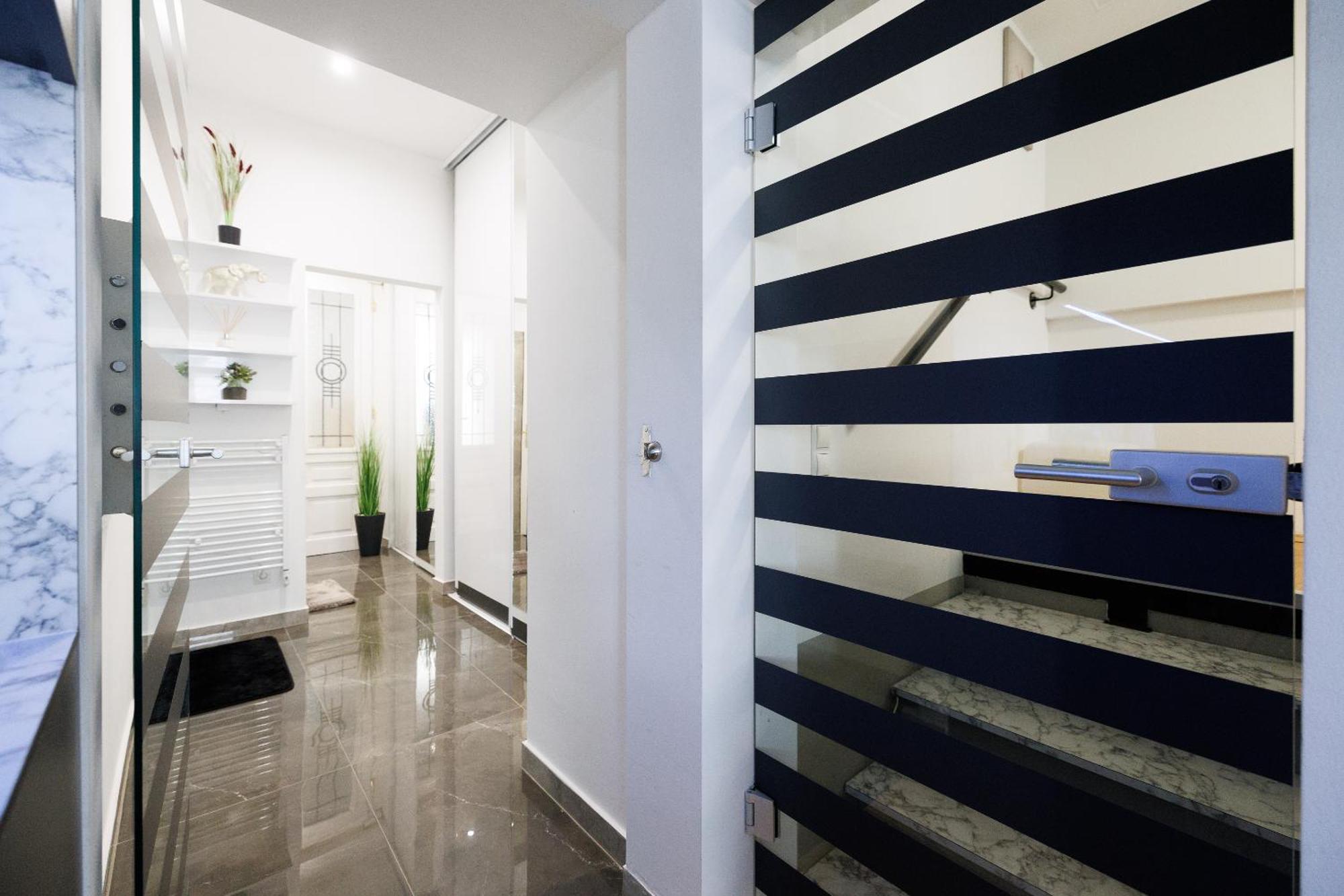 Family Apartment *